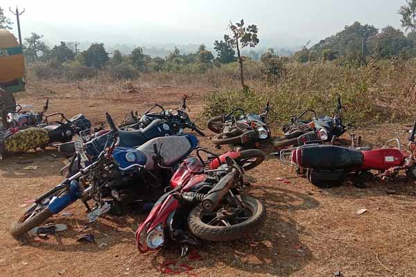 निर्माणाधीन सीआरपीएफ कैंप पर ग्रामीणों ने किया हमला, जमकर तोड़फोड़