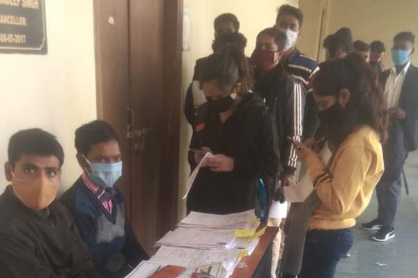 मेगा प्लेसमेंट ड्राइव में आइसेक्ट विश्वविद्यालय की रिक्तियों के लिए लिये गये आवेदन