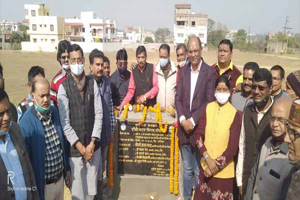 खरमास में नयी बिल्डिंग के उद्घाटन पर सवाल उठाने वाली मेयर ने किया 4 करोड़ की योजनाओं का शिलान्यास