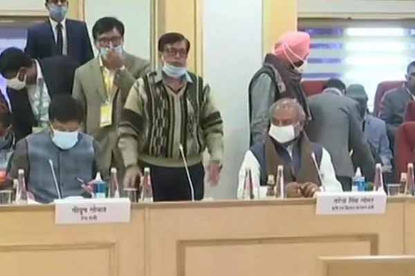 किसान आंदोलन: सरकार से वार्ता में चार में से दो मुद्दों पर बनी सहमति, 4 जनवरी को फिर बातचीत