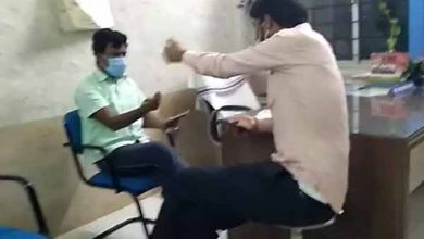 Photo of VIDEO : देखिये कैसे बोकारो डीसी के साथ रहनेवाले शख्स ने सदर अस्पताल में किया हंगामा, डॉक्टर से की बदतमीजी