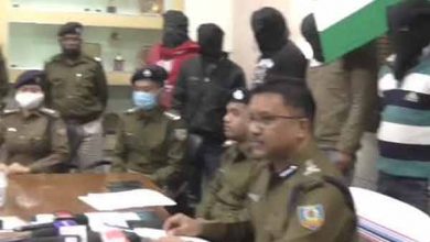 Photo of धनबाद : अमन सिंह गिरोह के पांच सदस्य हथियार के साथ गिरफ्तार, पुलिस बोली- कई सफेदपोश करते हैं इनकी मदद