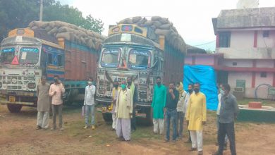 Photo of गढ़वा: किसानों ने रोका धान से भरा FCI का ट्रक, कहा- पहले सारा धान खरीदा जाये