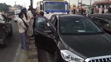 Photo of धनबाद में सड़क-जाम से लोग त्रस्त, ट्रैफिक पुलिस “आपदा को अवसर” बनाने में व्यस्त
