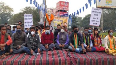 Photo of पंजाब में राष्ट्रपति शासन लगाने की मांग, काला बिल्ला लगाकर दिया धरना