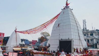 Photo of देवघर : हर हर महादेव से गुंजा बाबा मंदिर परिसर, सवा दो लाख से अधिक श्रद्धालुओं के जलार्पण करने का अनुमान