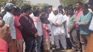Photo of देवघर : सड़क हादसे में 28 साल के युवक की मौत, तीन घंटे तक जाम रहा सारवां-सारठ मार्ग