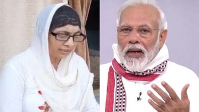 Photo of Hanuman Chalisa Row: PM मोदी के आवास के बाहर नमाज, हनुमान चालीसा पढ़ने की मुस्लिम महिला ने गृहमंत्री से मांगी अनुमति