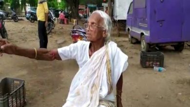 Photo of Jamshedpur : बुढ़ापे के सहारे ने क‍िया बेसहारा, बीच सड़क पर बूढ़ी मां को छोड़ भागा बेटा, जान‍िए फ‍िर क्‍या हुआ