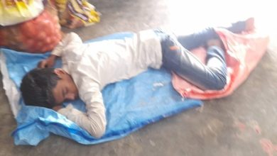 Photo of Heat Wave in Jamshedpur : पटमदा के स्कूल में छात्र की तबीयत हुई खराब, पिता ने लगाया बोरी पर लिटाने का आरोप