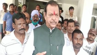 Photo of Saraikela Blast Update : पूर्व केंद्रीय मंत्री सुबोधकांत सहाय पहुंचे बिहार स्पंज आयरन, कहा-सुरक्षा मानकों से समझौता नहीं करे कंपनी