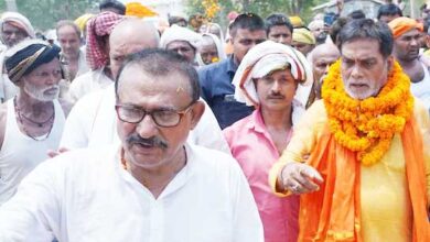 Photo of लालू यादव की बेटी के खिलाफ चुनाव लड़ रहे बीजेपी सांसद के काफिले पर फायरिंग, बाल-बाल बचे