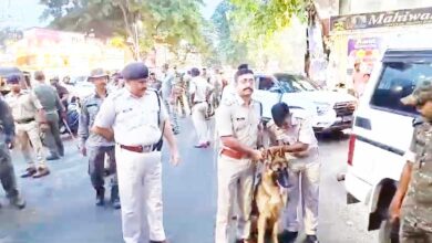 Photo of जमशेदपुर में बढ़ते अपराध को देखते हुए डॉग स्क्वायड की टीम ने साकची थाना क्षेत्र का भ्रमण किया