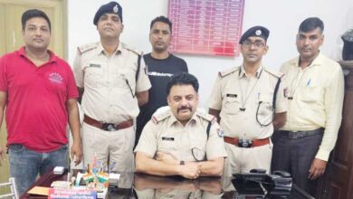 Photo of पिस्का मोड़ स्थित आरएस कंप्यूटर में ई-टिकट का अवैध कारोबार करने वाले दुकानदार को आरपीएफ ने किया गिरफ्तार