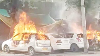 Photo of छात्र पर चाकू से हमले के बाद उदयपुर में सांप्रदायिक तनाव, कई वाहनों को फूंका