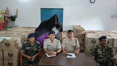 Photo of 70 लाख की महंगी शराब जब्त, पंजाब के दो तस्कर गिरफ्तार, ट्रक से लेकर पहुंचे थे गिरिडीह